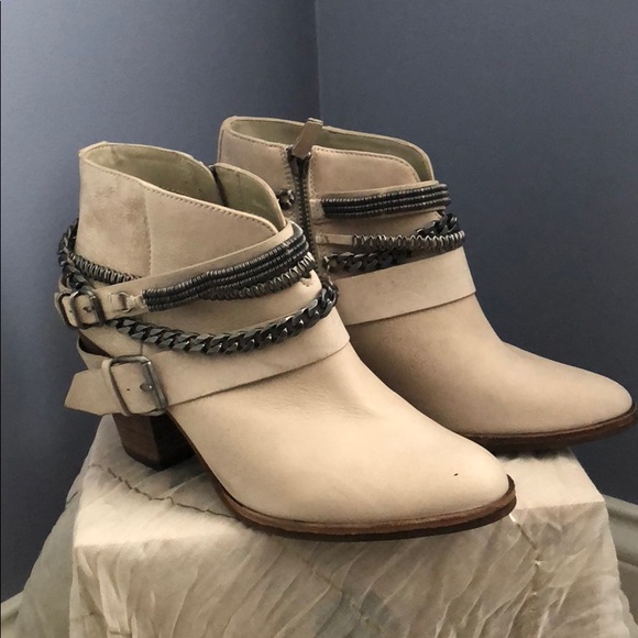 Dolce vita chain bootie - Picture 3 of 5